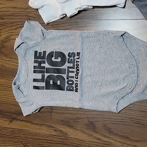 0-3mo onsies - Picture 5 of 5